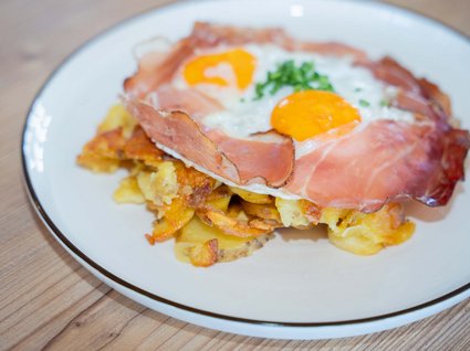 Schutzhaus in den Dolomiten mit Tradition Schutzhaus in den Dolomiten mit Tradition