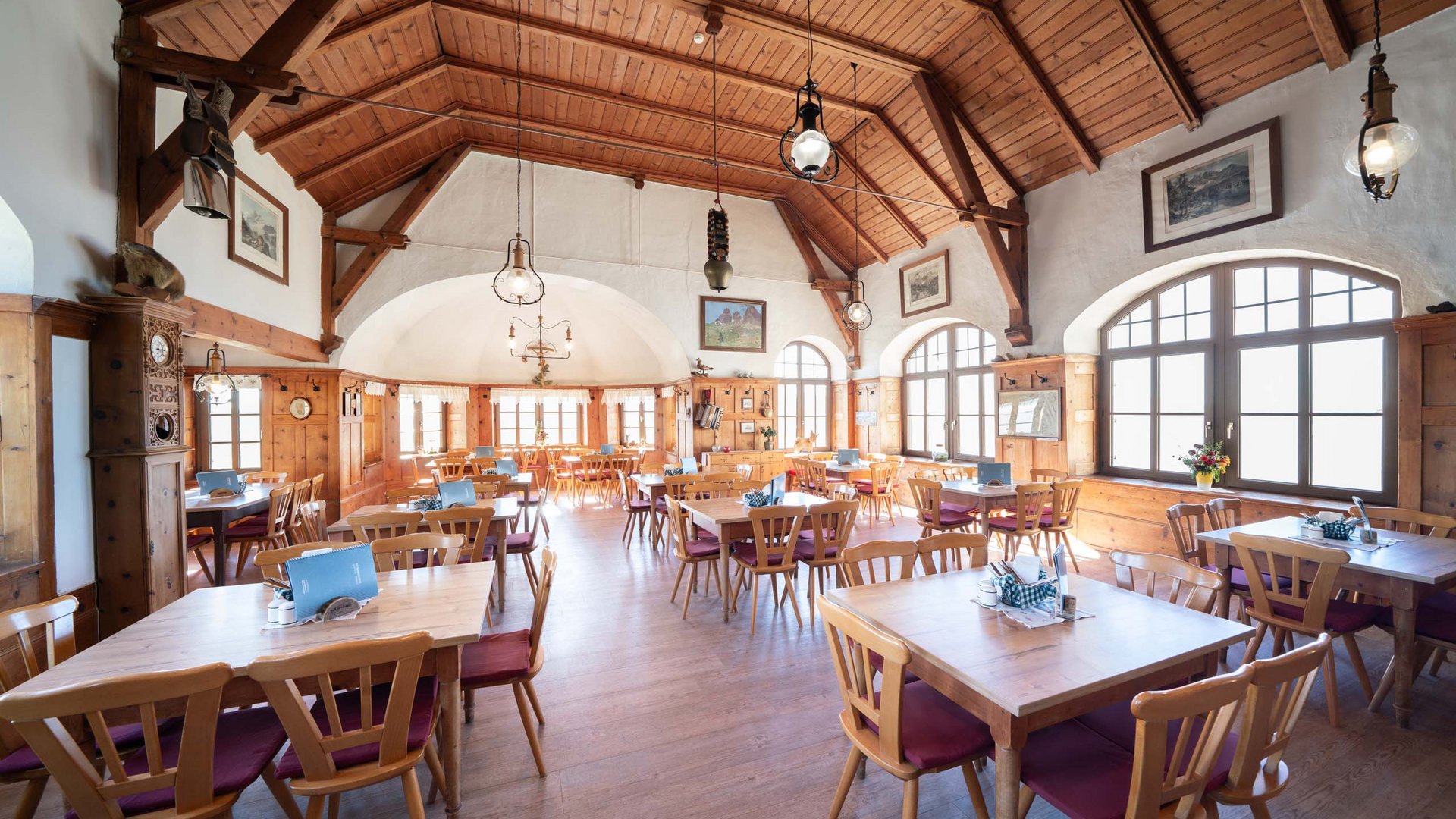 Schutzhaus in den Dolomiten mit Tradition Schutzhaus in den Dolomiten mit Tradition