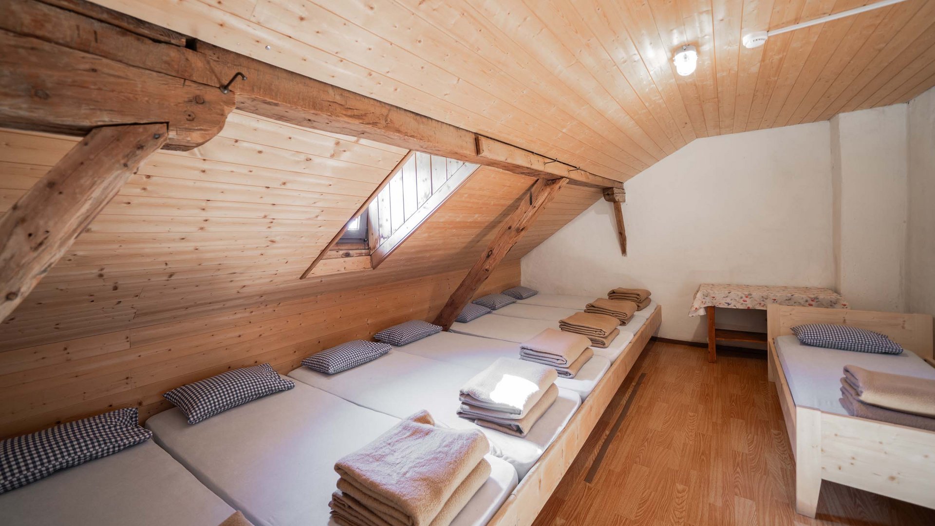 Vorresti dormire in un rifugio sulle Dolomiti? Vorresti dormire in un rifugio sulle Dolomiti?